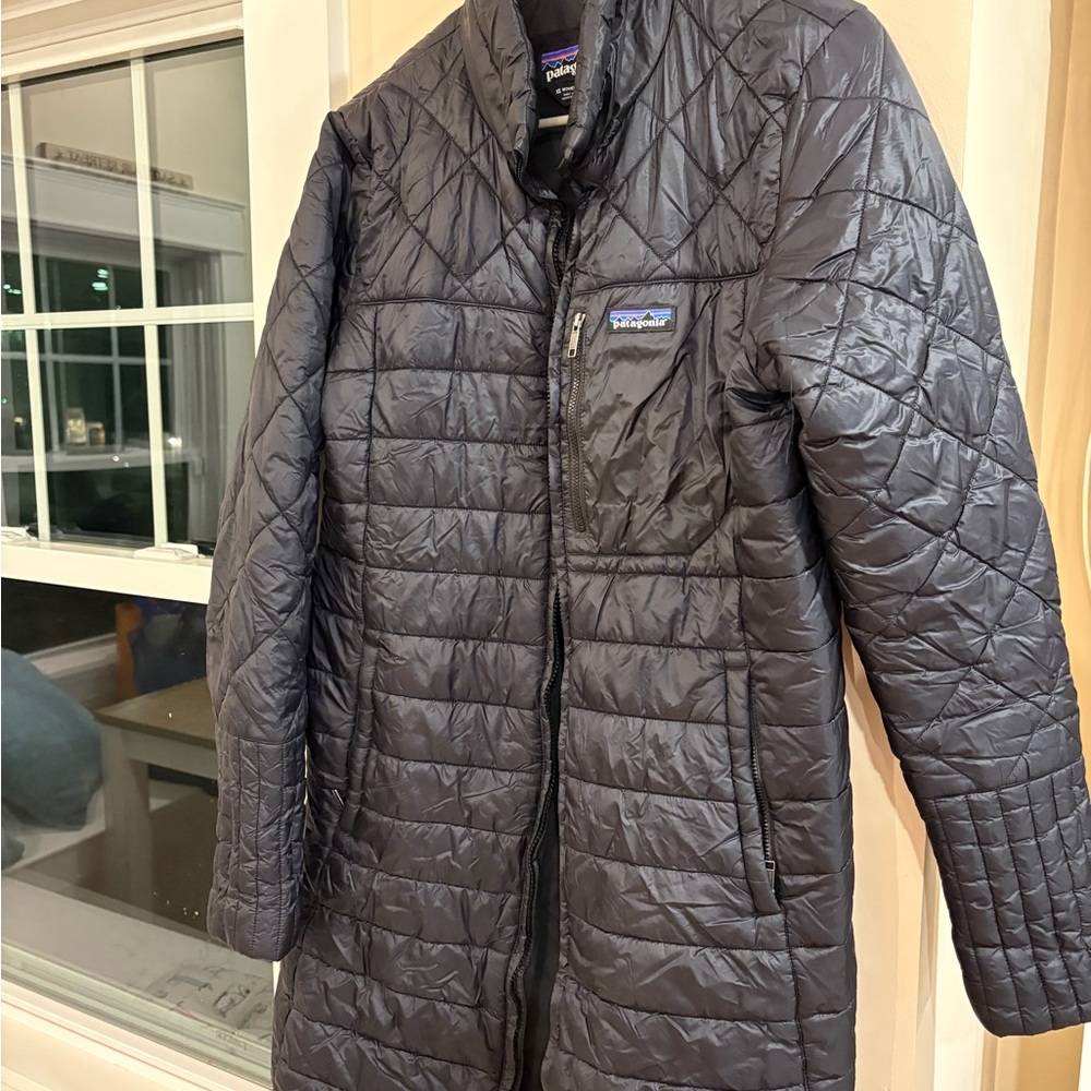 Patagonia Black Quilted Coat BROKEN ZIPPER!!! NEED TO GET FIXED !!